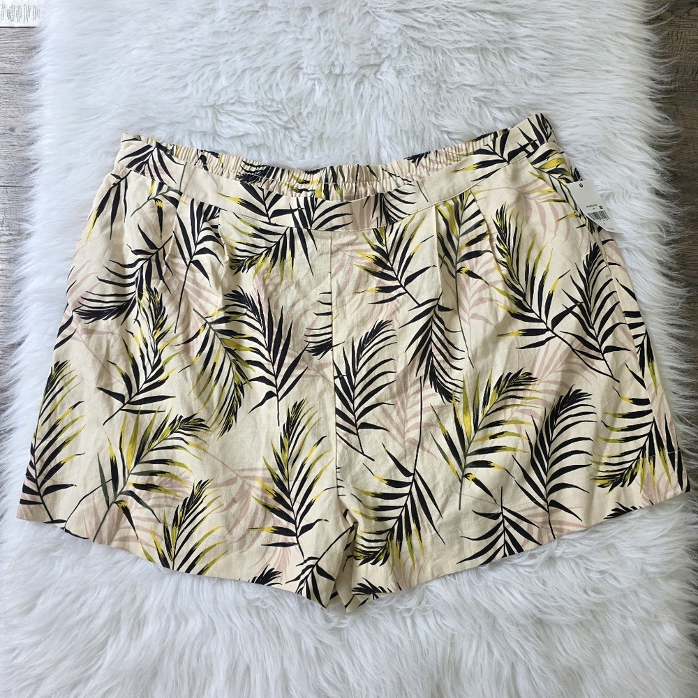 Tropical Leaf Print Women's Shorts 3X